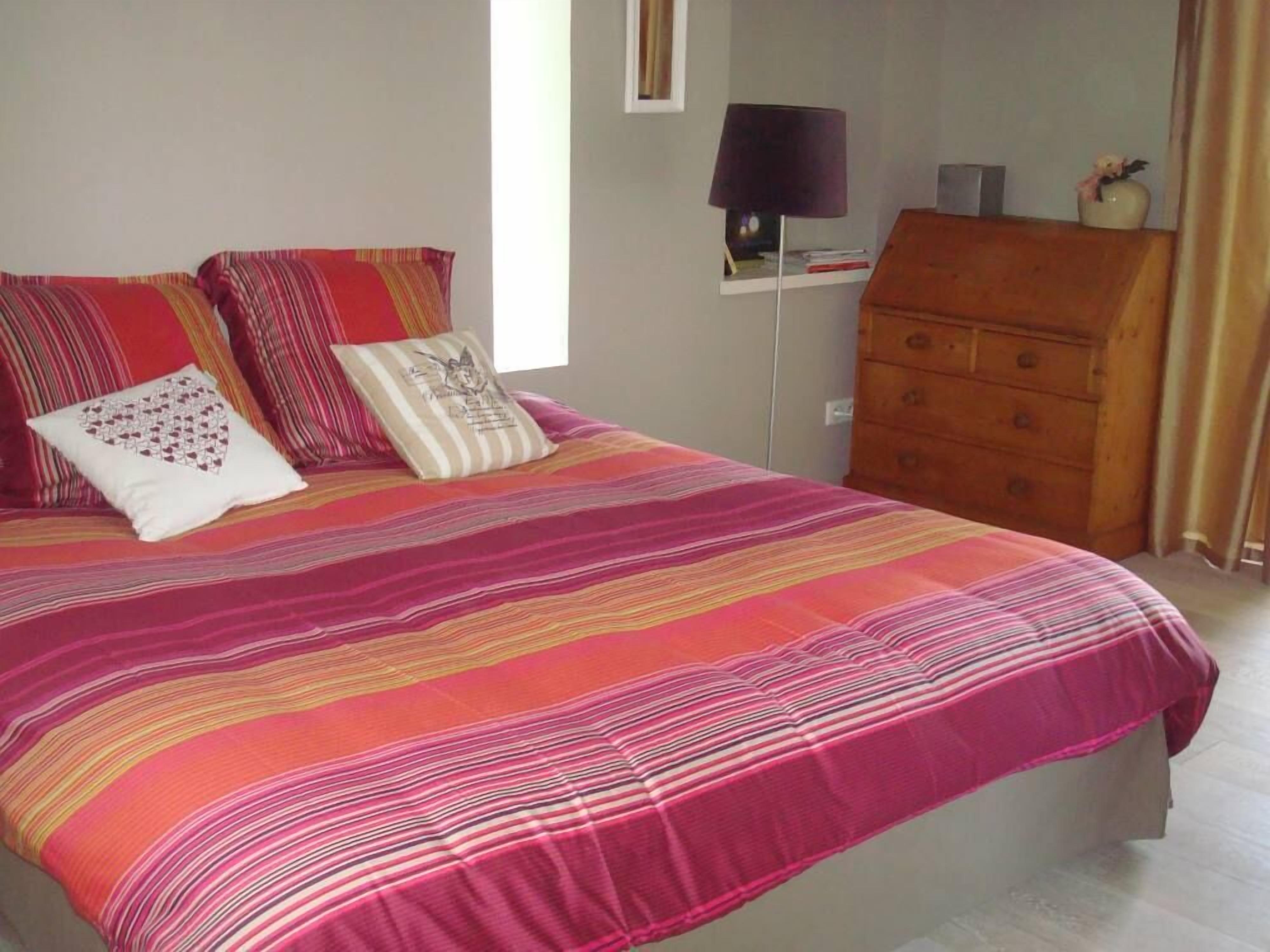 2 slaapkamers, een strijkplank/strijkijzer, reisbedje, wifi