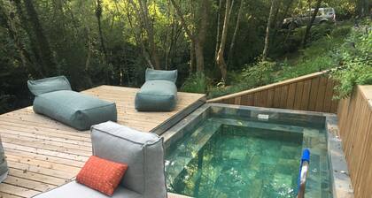 Villa / wooden house in the forest / Beaches 5km away - air-conditioned - sleeps 8 / Spa pool