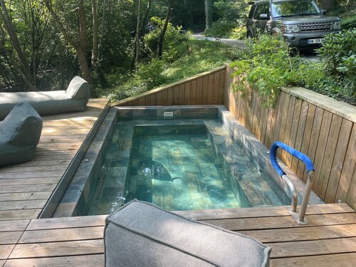 Villa / wooden house in the forest / Beaches 5km away - air-conditioned - sleeps 8 / Spa pool