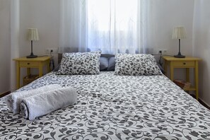 4 bedrooms, iron/ironing board, travel cot, free WiFi