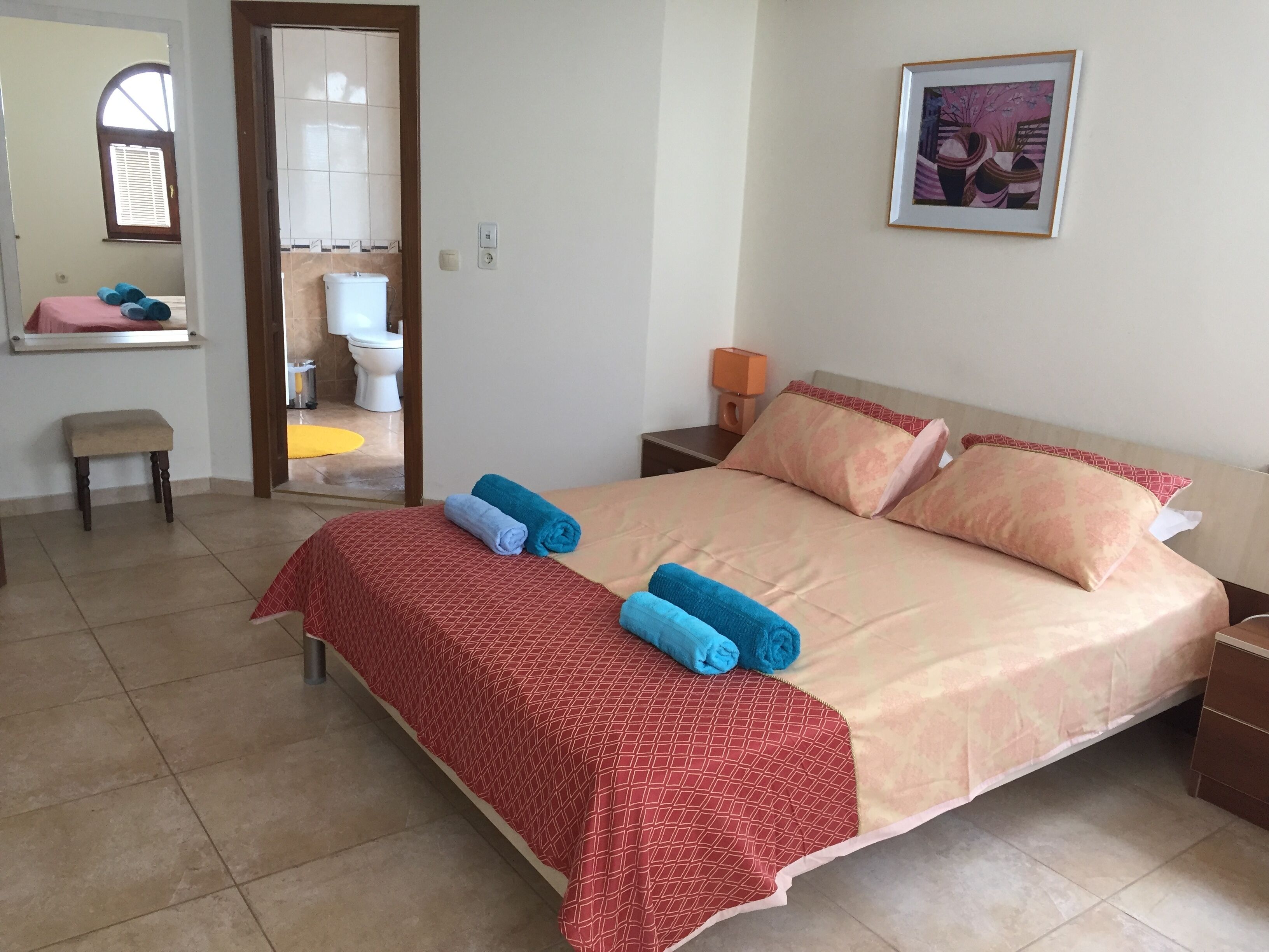 4 chambres, fer et planche à repasser, Wi-Fi gratuit, draps fournis