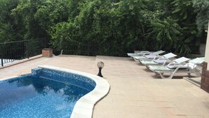 A swimming pool with a tiled edge, surrounded by lounge chairs and a lamp post. - 5 Star Luxury Villa - Large Private Pool - Spacious Rooms - Panoramic Sea Views (Balchik/Albena, Black Sea Coast)
