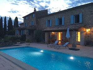 Alberca al aire libre y alberca climatizada