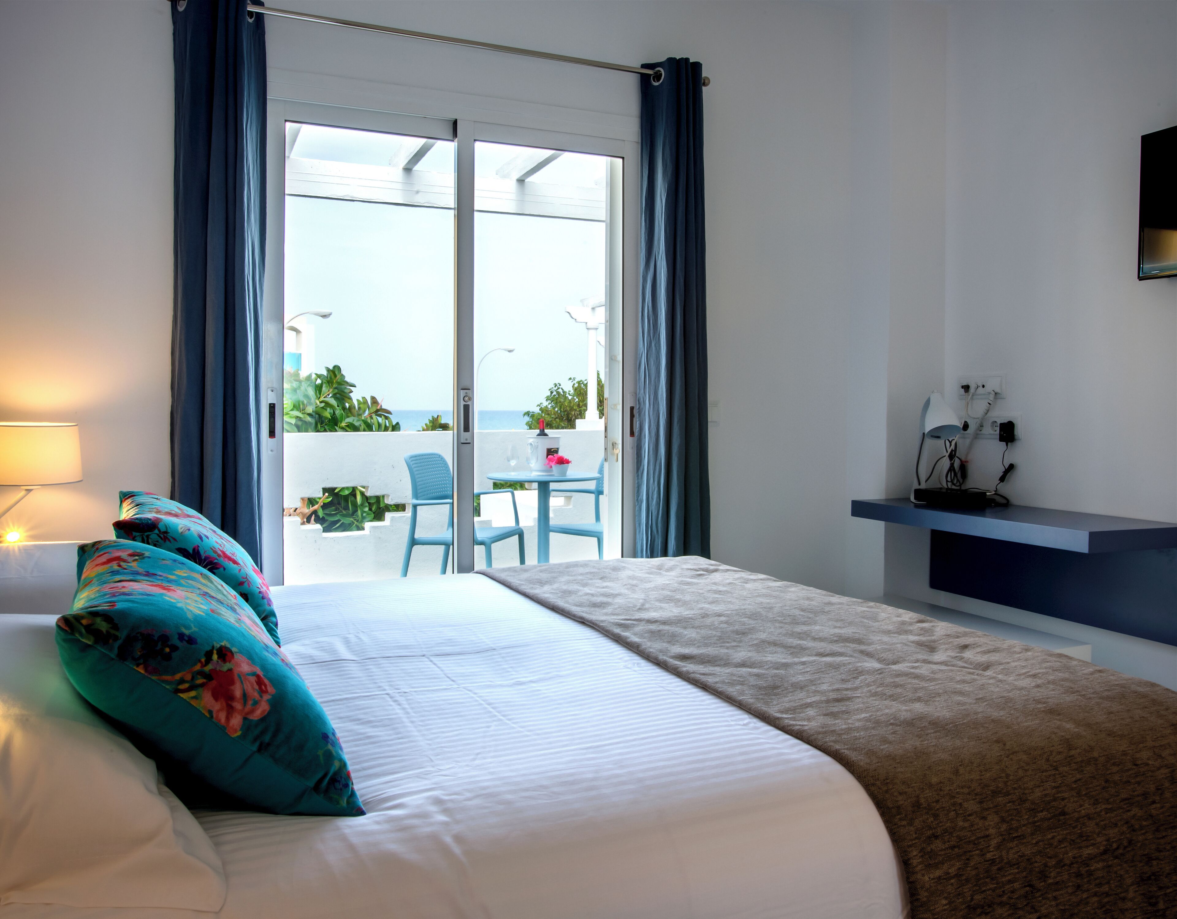 4 bedrooms, desk, iron/ironing board, free WiFi