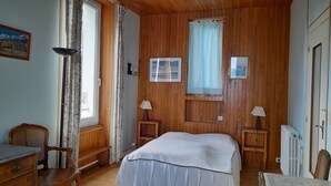 8 soverom, strykejern/-brett, reiseseng for barn og internettilgang