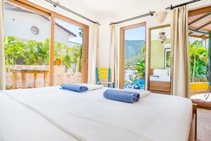 6 chambres, coffre-fort, fer et planche à repasser, lit de bébé portatif