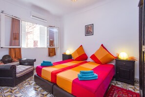 2 camere, una scrivania, insonorizzazione, culla da viaggio