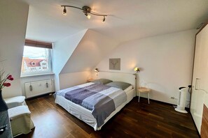 2 bedrooms, iron/ironing board, travel cot, Internet