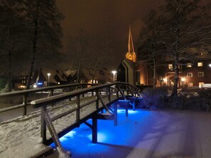 Luokittelematon kuva, 2 kautta 77, painike