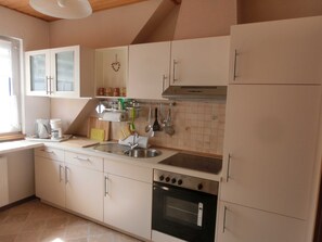 Kühlschrank, Mikrowelle, Ofen
