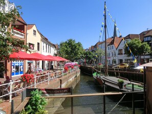 Luokittelematon kuva, 4 kautta 77, painike