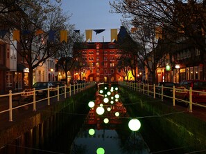 Luokittelematon kuva, 5 kautta 77, painike