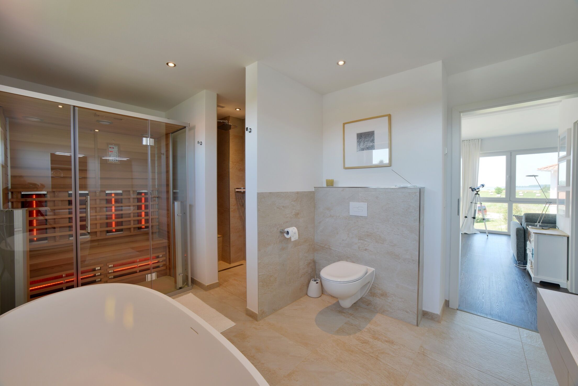 Badewanne, Haartrockner, Toilettenpapier