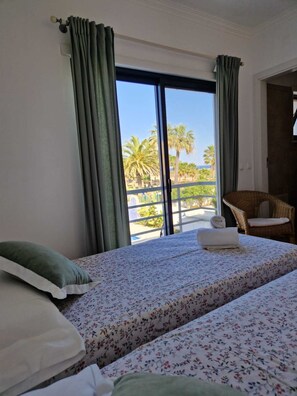 3 bedrooms, desk, soundproofing, iron/ironing board