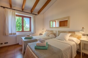 3 bedrooms, in-room safe, iron/ironing board, travel crib