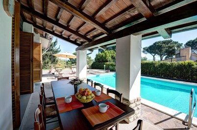 Private villa near Certaldo and San Gimignano with swimming pool and large garden.