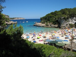 Beach nearby, sun loungers - Cozy, child-friendly vacation home | heated pool | terrace | barbecue (Cala Llombards)