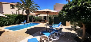 Outdoor pool, a heated pool - Cozy, child-friendly vacation home | heated pool | terrace | barbecue (Cala Llombards)