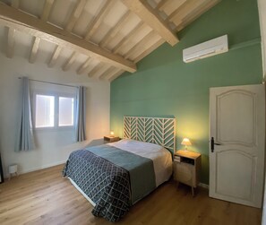 4 chambres, fer et planche à repasser, Wi-Fi gratuit, draps fournis