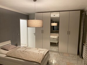 2 bedrooms, iron/ironing board, travel cot, free WiFi