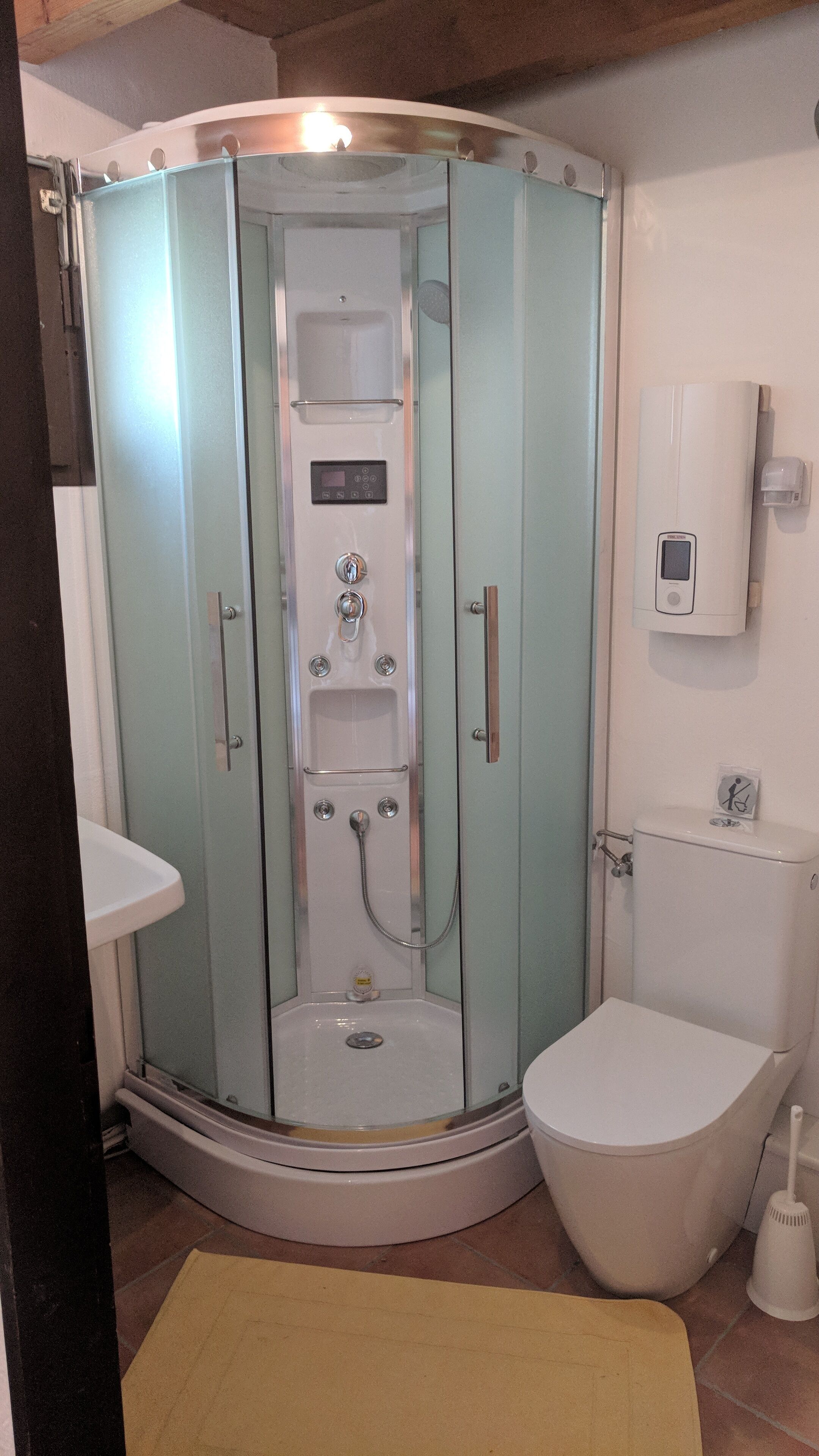 Dusche, Haartrockner, Handtücher, Seife