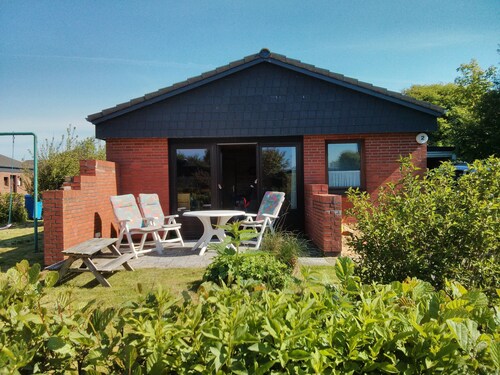 Private vacation home "Lick" North Sea (150 m) in Warwerort/Büsum with steam shower.