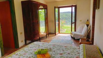 3 Schlafzimmer, Schreibtisch, Bügeleisen/Bügelbrett, kostenloses WLAN