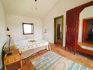 3 dormitoris, escriptori, planxa i posts de planxar i wifi gratuïta 