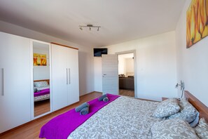 3 makuuhuonetta, silitysrauta/-lauta, ilmainen Wi-Fi, vuodevaatteet