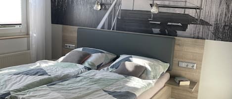 3 bedrooms, travel crib, WiFi