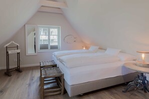 2 bedrooms, bed sheets, wheelchair access