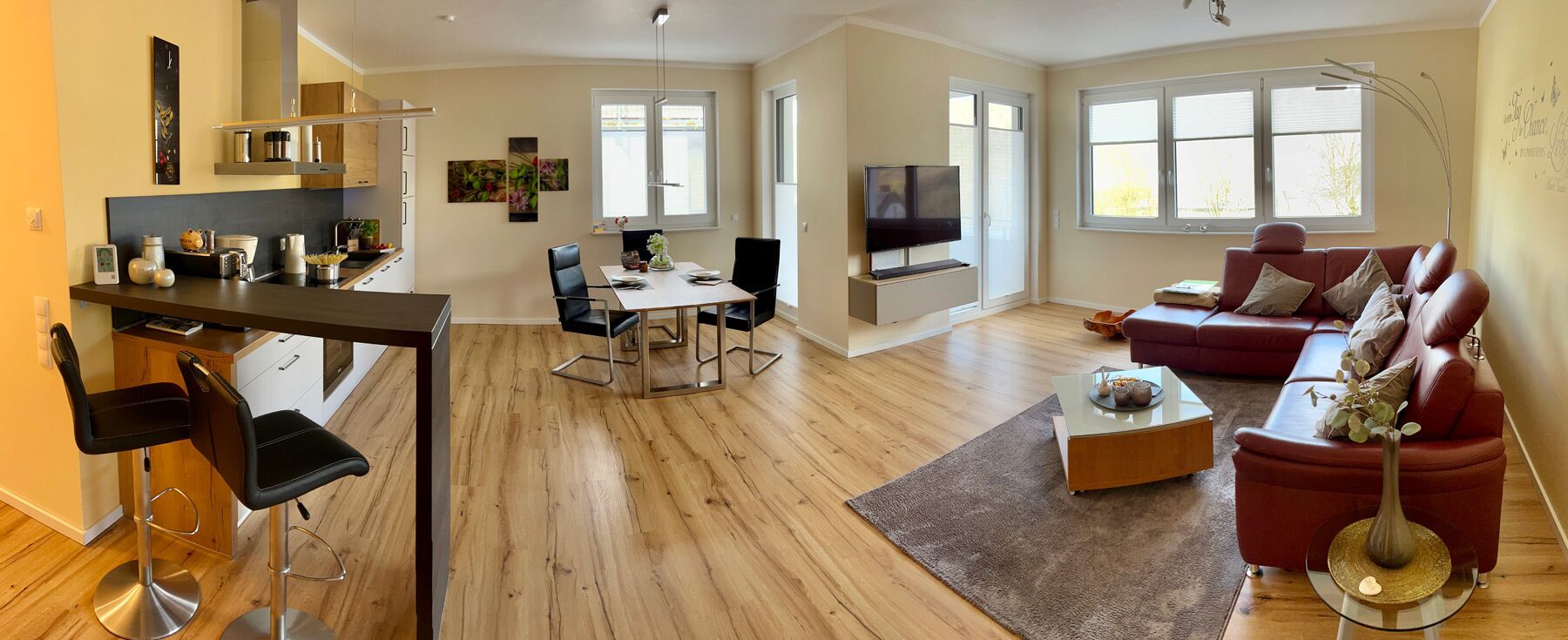 Smart TV, books, stereo