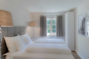 3 bedrooms, WiFi, bed sheets, wheelchair access