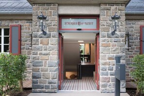 Unclassified image, 4 of 23, button