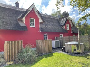 Exterior - Beautiful vacation home "Svanvithe" - heated hot tub/sauna/WLan/fireplace (Glowe)