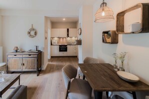 Fridge, microwave, oven, coffee/tea maker
