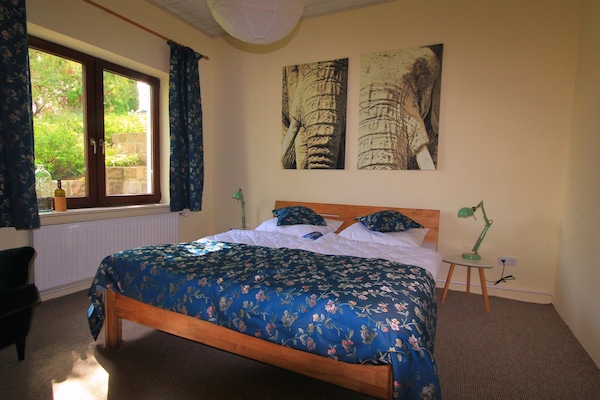 Schlafzimmer mit Doppelbett (180 X 200)