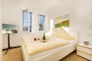 2 bedrooms, hypo-allergenic bedding, WiFi