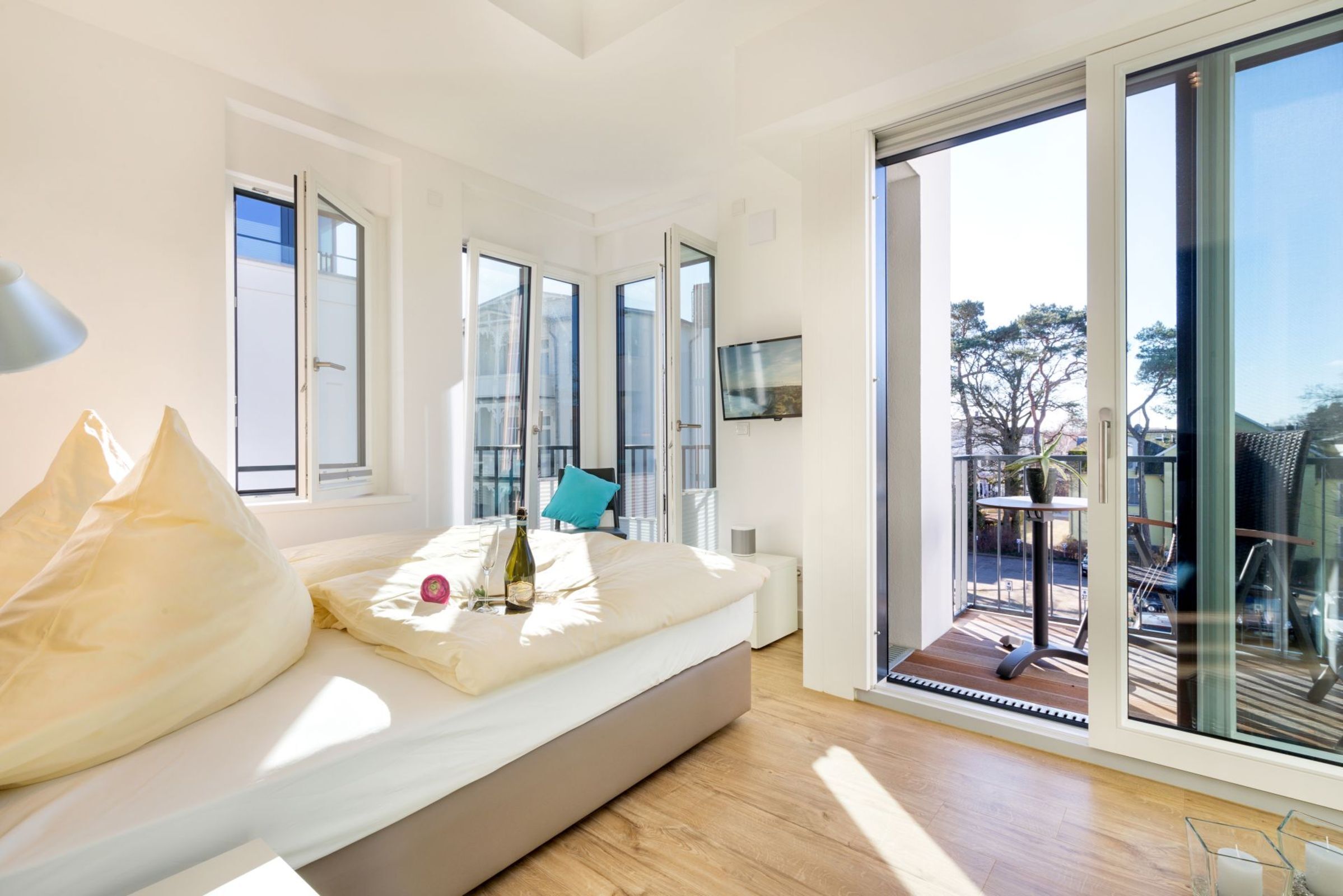 2 bedrooms, hypo-allergenic bedding, WiFi