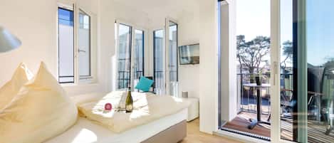 2 bedrooms, hypo-allergenic bedding, WiFi