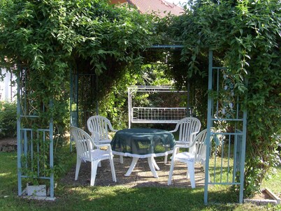 Quiet apartment with garden and views to the sanctuary