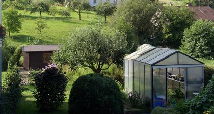 Quiet apartment with garden and views to the sanctuary