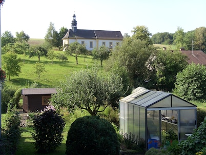 Quiet apartment with garden and views to the sanctuary