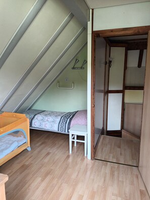3 bedrooms, travel crib, free WiFi