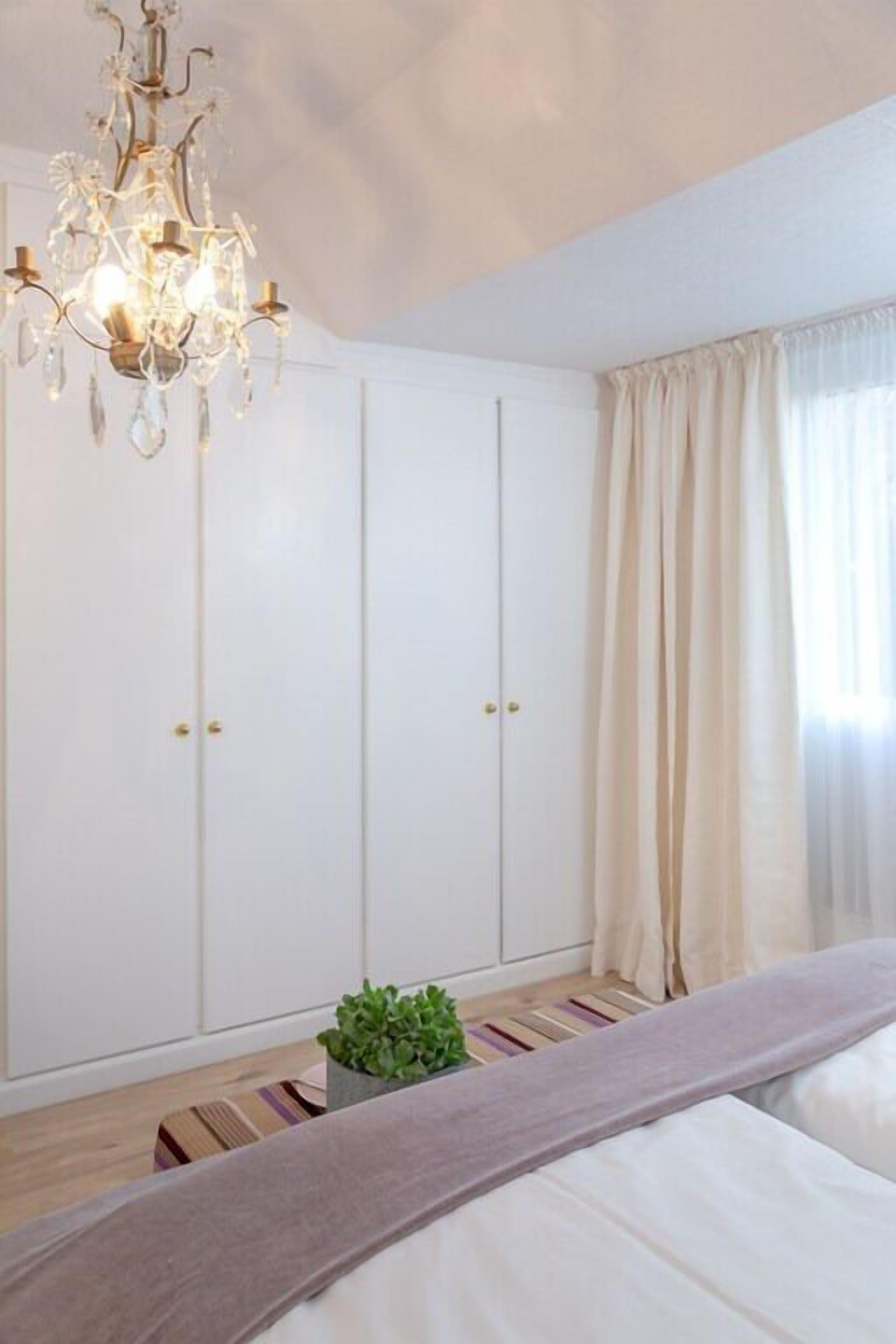 1 habitación, tabla de planchar con plancha, wifi gratis y ropa de cama 