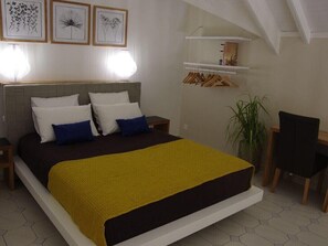 1 chambre, coffres-forts dans les chambres, fer et planche à repasser