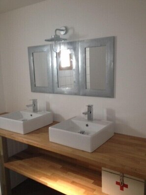Dusche, Haartrockner, Toilettenpapier