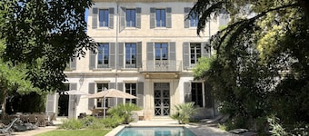 Private mansion with bucolic garden in the heart of the city. 