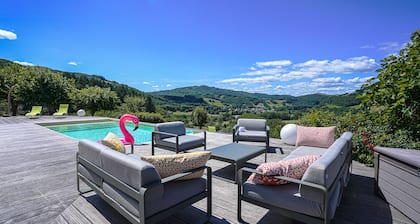 Villa 5 étoiles avec piscine chauffée  vue panoramique  au calme