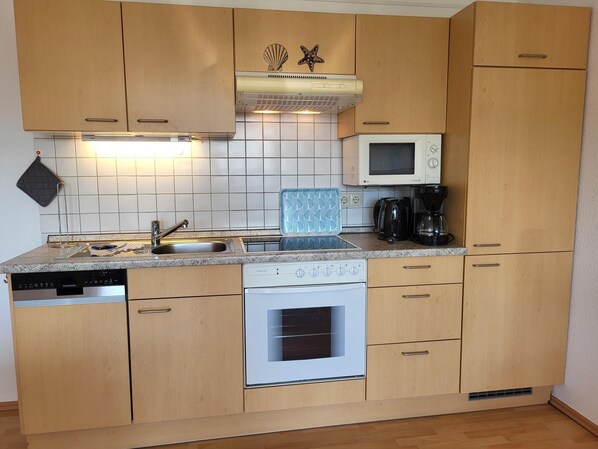 Køleskab, mikrobølgeovn, ovn, opvaskemaskine